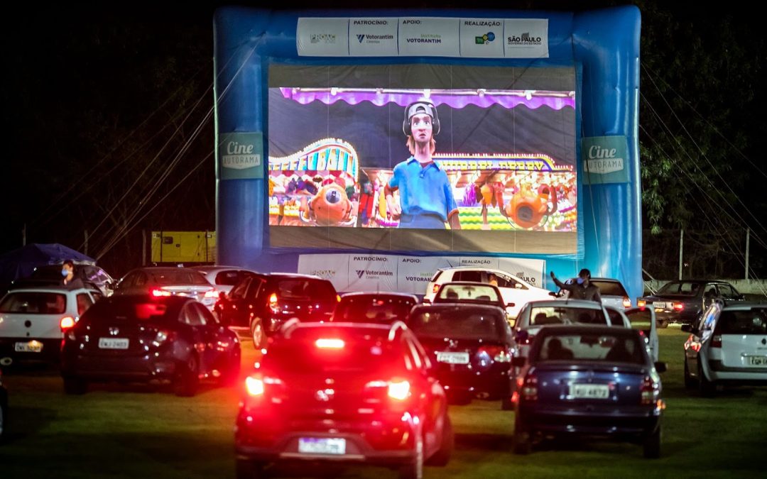 Cine Autorama leva sessões gratuitas de cinema drive-in pela primeira vez a Cajamar 